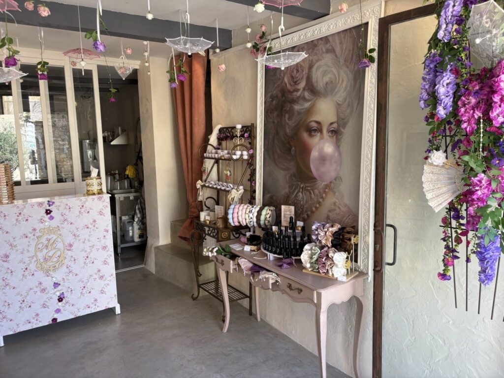 Intérieur de la boutique Maison Damsel au Castellet