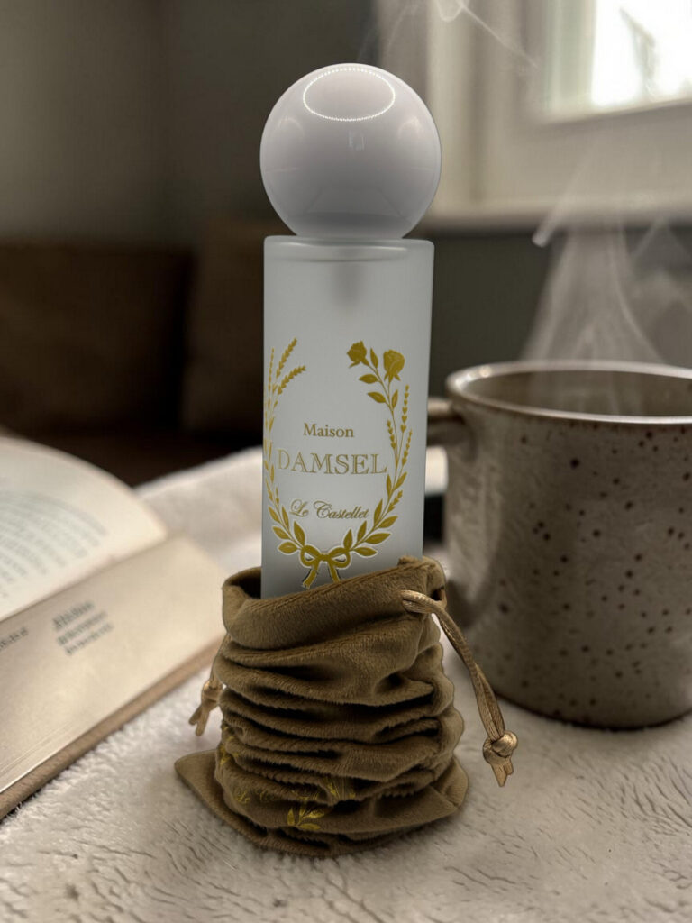 Brume Enchantée Musc de Cèdre – brume parfumée corps et cheveux Maison Damsel
