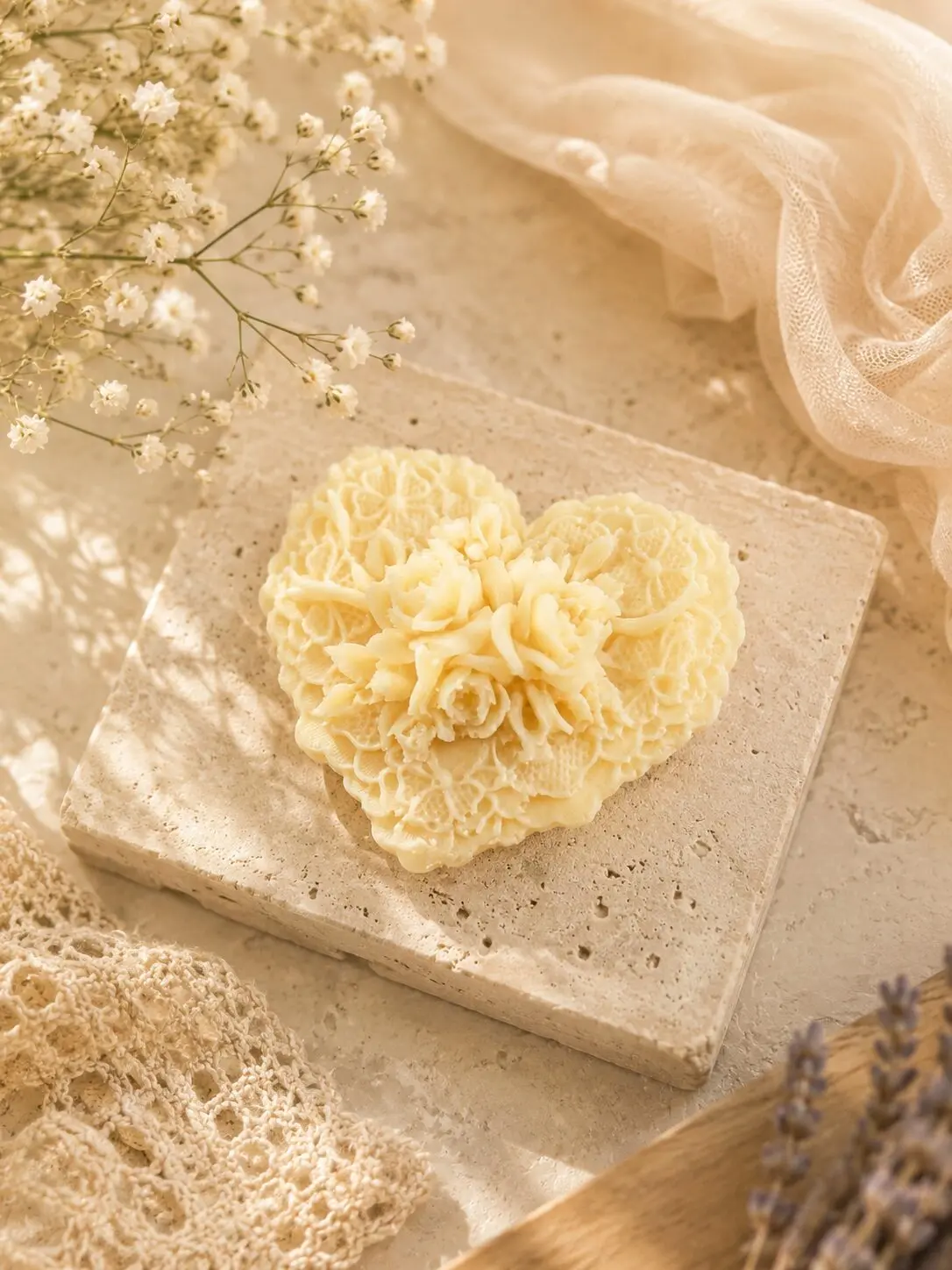 Savon surgras artisanal en forme de cœur fleuri Maison Damsel